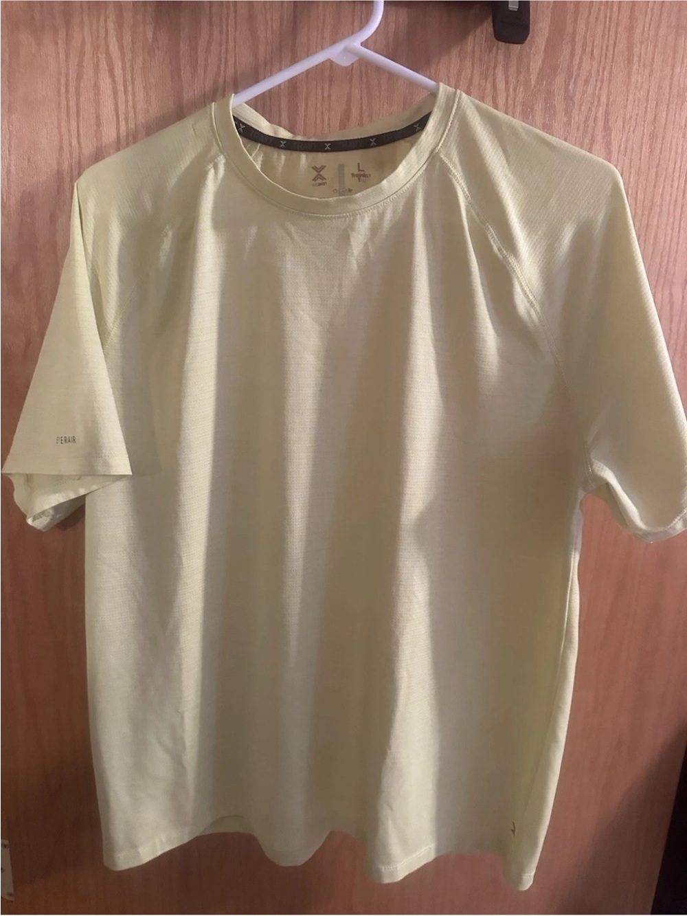 Yellow Men’s Training Shirt Size Large L Free Shipping Train xersion